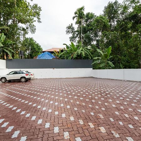 Cochin Airport Hotel Kochi Exterior foto
