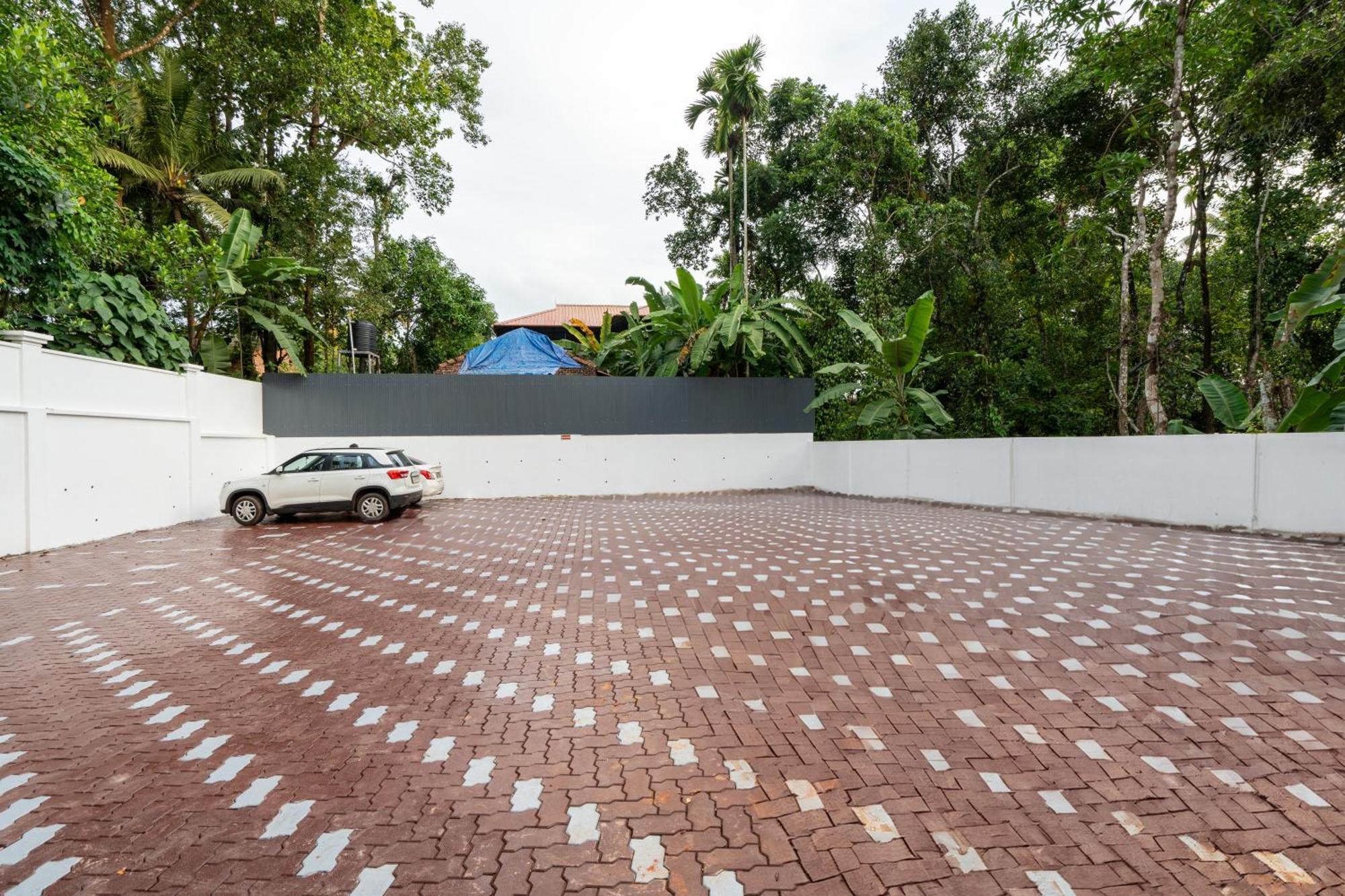 Cochin Airport Hotel Kochi Exterior foto