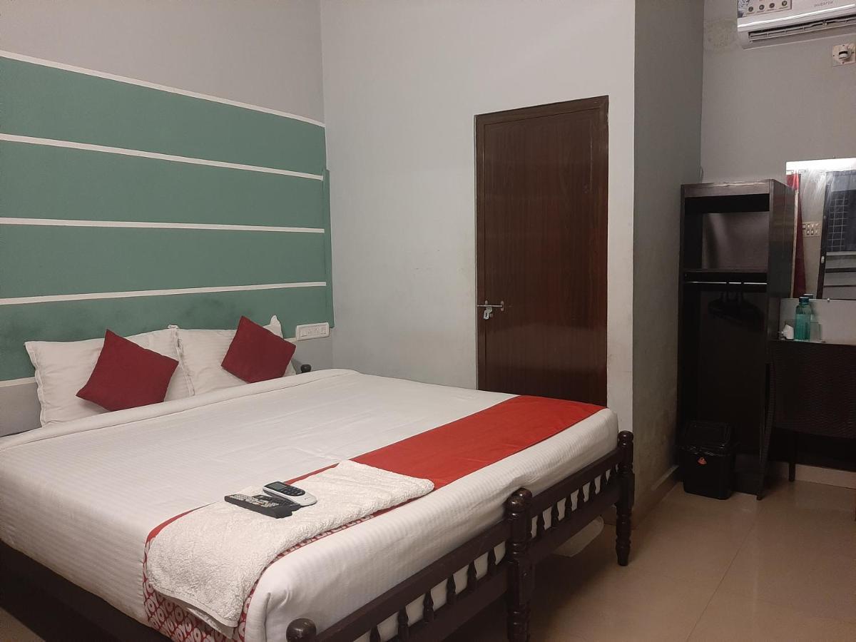 Cochin Airport Hotel Kochi Exterior foto