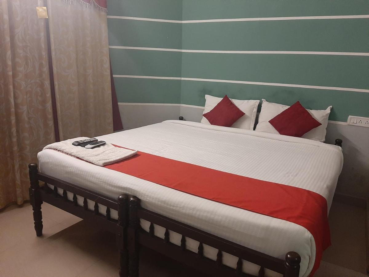 Cochin Airport Hotel Kochi Exterior foto
