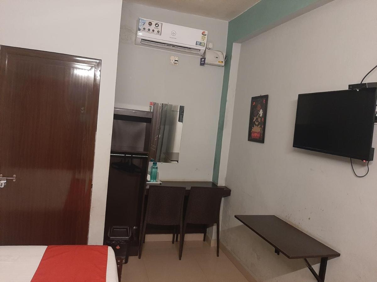Cochin Airport Hotel Kochi Exterior foto
